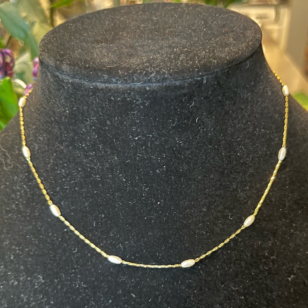 Sarah Coventry 16 inch. Gold Tone  and Pearl Necklace with Dainty Design